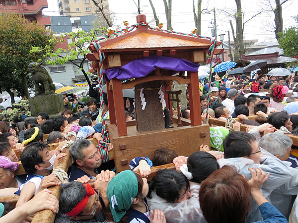 かなまら祭り　2015(2)　御神輿わっしょい_a0193363_17551691.jpg