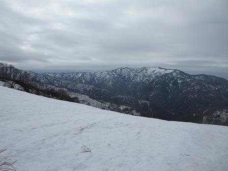 左千方・三国岳　　余呉トレイル＋残雪でラクラク？_f0302771_1429860.jpg