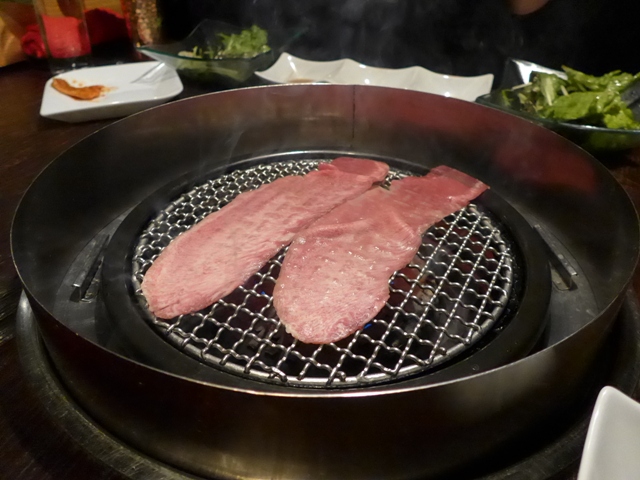 西麻布「牛牛 西麻布総本店」へ行く。_f0232060_1291660.jpg