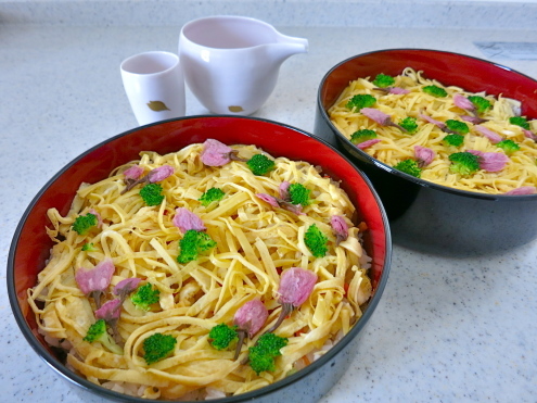 恒例「大学構内のお花見」_c0260460_20232964.jpg
