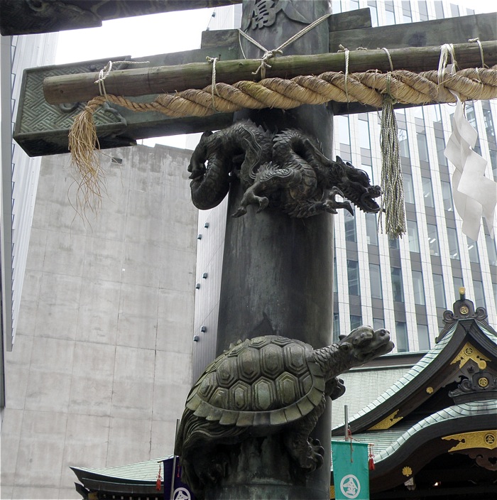東京の鳥居 その１ 四神の彫刻のある鳥居 虎ノ門金刀比羅宮 楽餓鬼