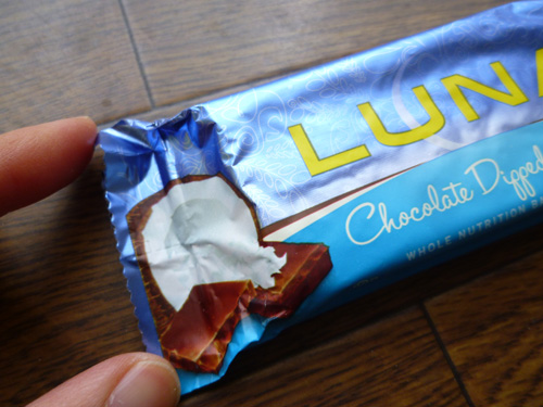 Luna Bar Chocolate Dipped Coconut_c0152767_2133818.jpg