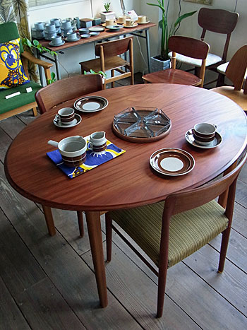 dining table_c0139773_23571427.jpg