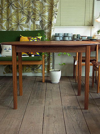 dining table_c0139773_23572323.jpg
