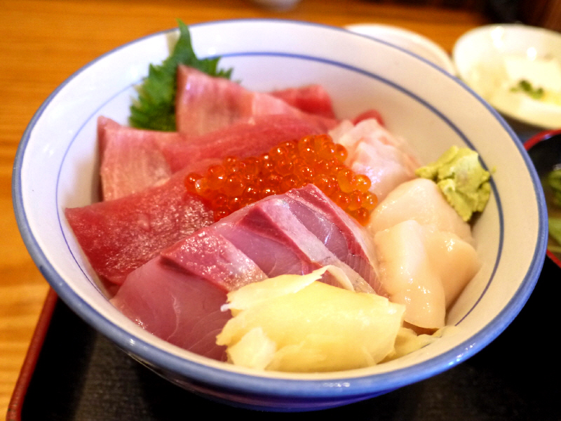 特選海鮮丼　【茅ヶ崎　伊勢屋】_b0153224_20524868.jpg