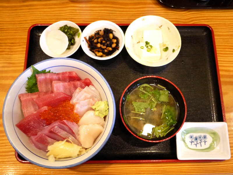 特選海鮮丼　【茅ヶ崎　伊勢屋】_b0153224_20565533.jpg