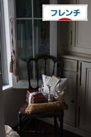 廊下にフレンチ風な本棚を作りました。_e0237680_12265641.jpg