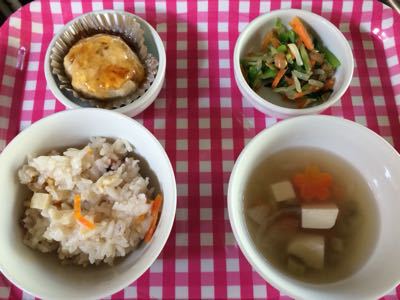 4月15日の給食。お誕生日献立でした!_c0293682_17344468.jpg