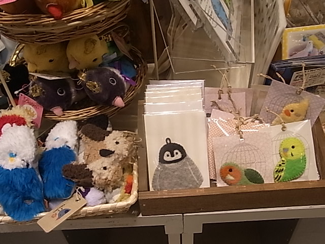 東急ハンズ梅田店「インコと鳥の雑貨展」ディスプレイ変更、新作到着_d0322493_1381886.jpg
