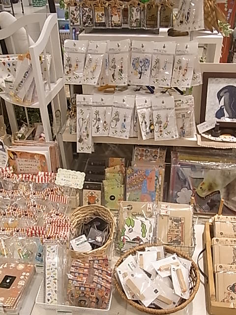 東急ハンズ梅田店「インコと鳥の雑貨展」ディスプレイ変更、新作到着_d0322493_138242.jpg
