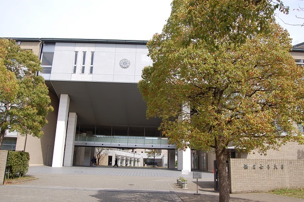 なつかしく温かい第二の故郷 母校の図書館へ_e0071324_08394742.jpg