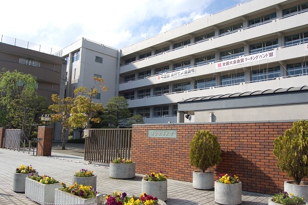 なつかしく温かい第二の故郷 母校の図書館へ_e0071324_08404344.jpg