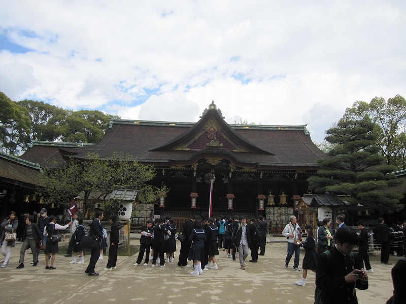 修学旅行生が沢山の『北野天満宮』20150415_e0237645_11335318.jpg