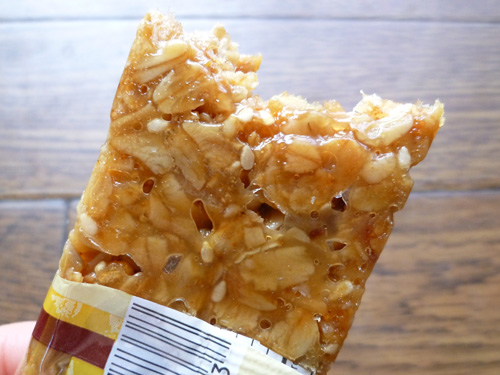 ANAHOLA GRANOLA Mango Ginger MacaMania Bar_c0152767_21254635.jpg