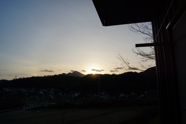 藤田八束の天草の旅：天草市牛深町「やすらぎ荘」春の訪れ・・・梅とかわず桜の美しさ、地方創生と牛深_d0181492_20584795.jpg