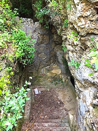 ７つの首の蛇 3⃣ 久高島「七川巡り」_a0300530_7213085.jpg