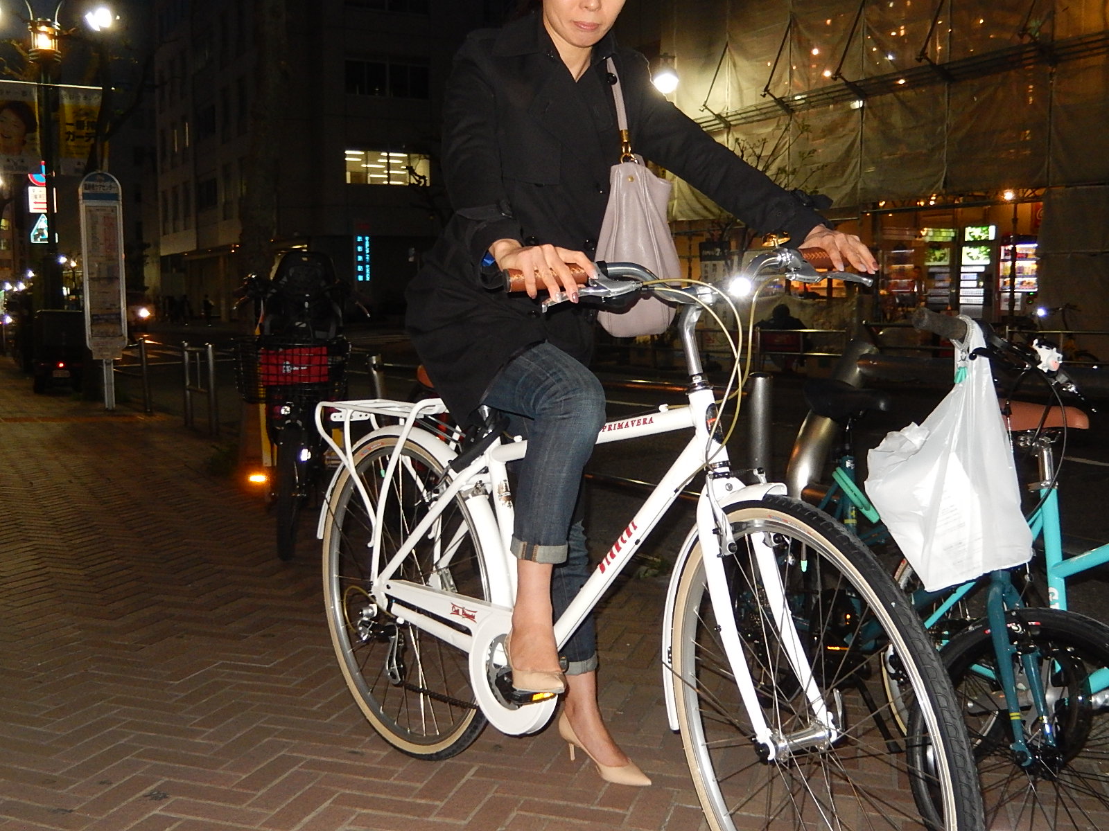 4月18日　渋谷　原宿　の自転車屋　FLAME bike前です_e0188759_1942384.jpg