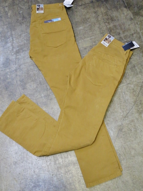 春夏に◎ 定番人気のNUDIE JEANS ・・・ カラーPANTS シリーズ🎶_d0152280_10484284.jpg