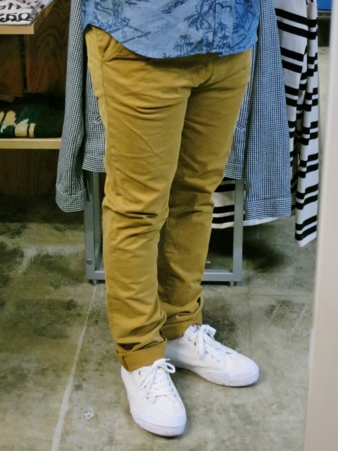 春夏に◎ 定番人気のNUDIE JEANS ・・・ カラーPANTS シリーズ🎶_d0152280_10554456.jpg