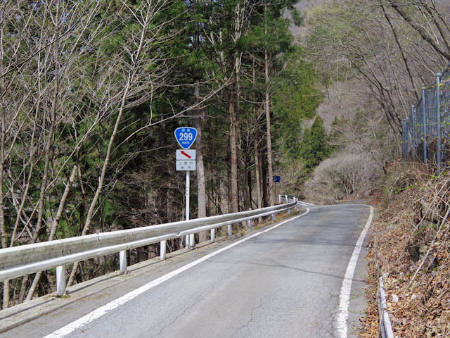 国道299号の十石峠は酷道 ピースサイン どこかの道で