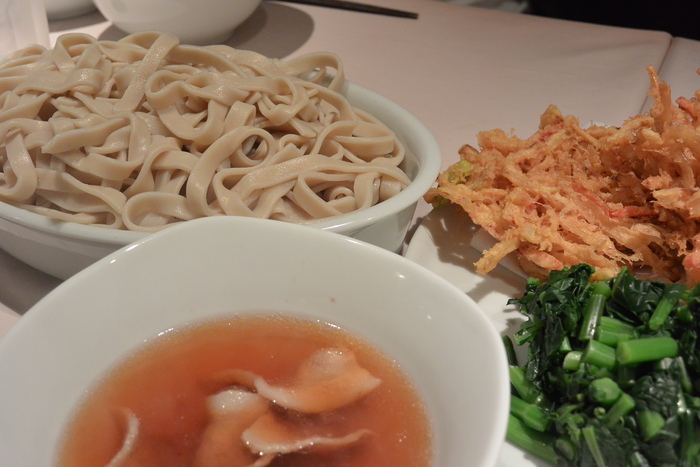 僕にとっての郷土料理『武蔵野うどん』 まかないだよ。&4月20日(月)のランチメニュー_d0243849_09815.jpg