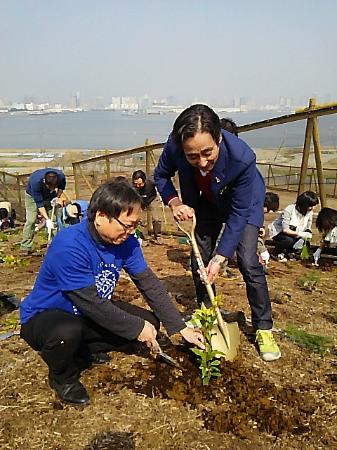 「植樹体験」/文：ルー大柴_a0083222_18515100.jpg