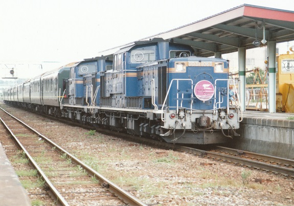 トワイライトが来る前に～よもやま備忘録 : 赤い電車は臼い線