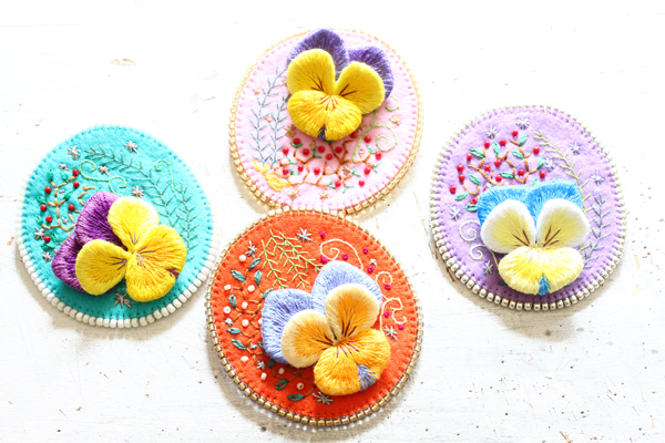 Viola/ビオラ 刺繍ブローチ リネン生地 - nooraltaqwa.com