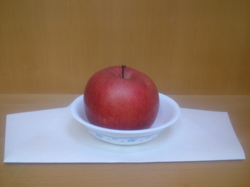 天界の波動    リンゴを置いてみました_f0205288_143942.jpg