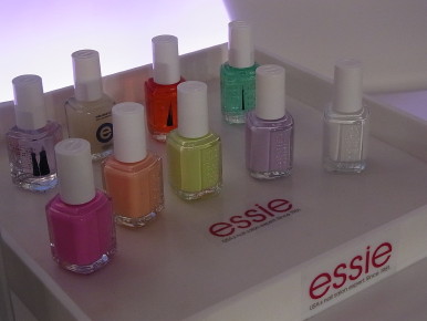 ＃essielove　essie新グローバルカラーデザイナーは、あのレベッカ・ミンコフ！！_c0172698_2153466.jpg