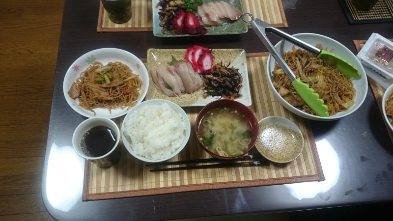 4/22夕食「お刺身定食・焼きそば」_c0357519_15315969.jpg