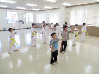 前田教室 3才からの武道空手_c0118332_19463914.jpg
