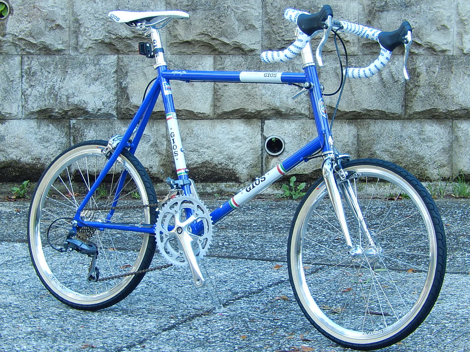 4月23日 渋谷 原宿 の自転車屋 FLAME bike前です_e0188759_1943104.jpg