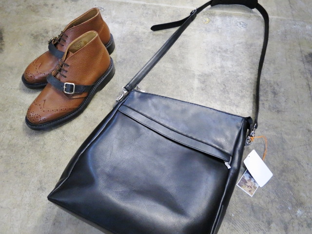 GW に向けて・・・好いLEATHER SHOULDER BAG 。。。By NUDIE JEANS_d0152280_15131857.jpg
