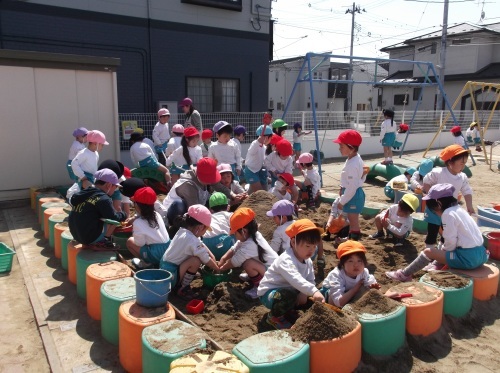 幼稚園生活がはじまりました。_c0352707_13093572.jpg