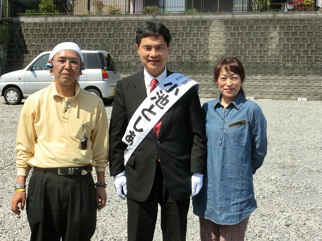 選挙戦でお会いする多くの皆さんとのツーショット!_f0141310_0112041.jpg