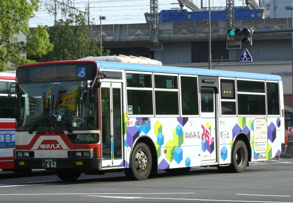 新ラッピング車両_b0314633_21083537.jpg