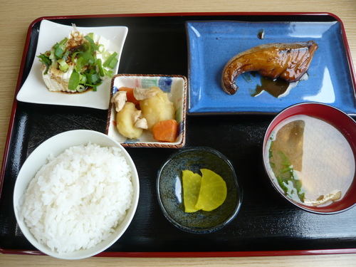 本日のメニューは・・・_e0175651_12421967.jpg