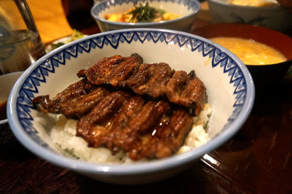 東京 浅草 どぜう飯田屋 どじょう うなぎ ふりむけばスカタン 東京 浅草 どぜう飯田屋 どじょう うなぎ ふりむけばスカタン