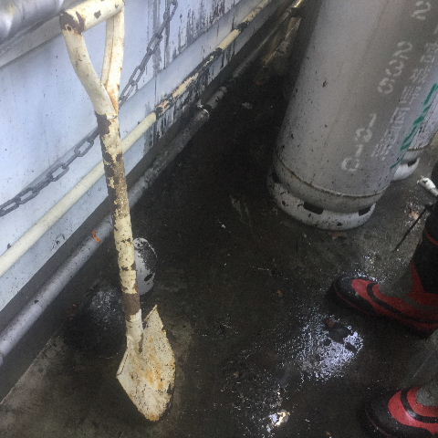 高圧洗浄作業 本日2.4日目_f0031037_18364215.jpg