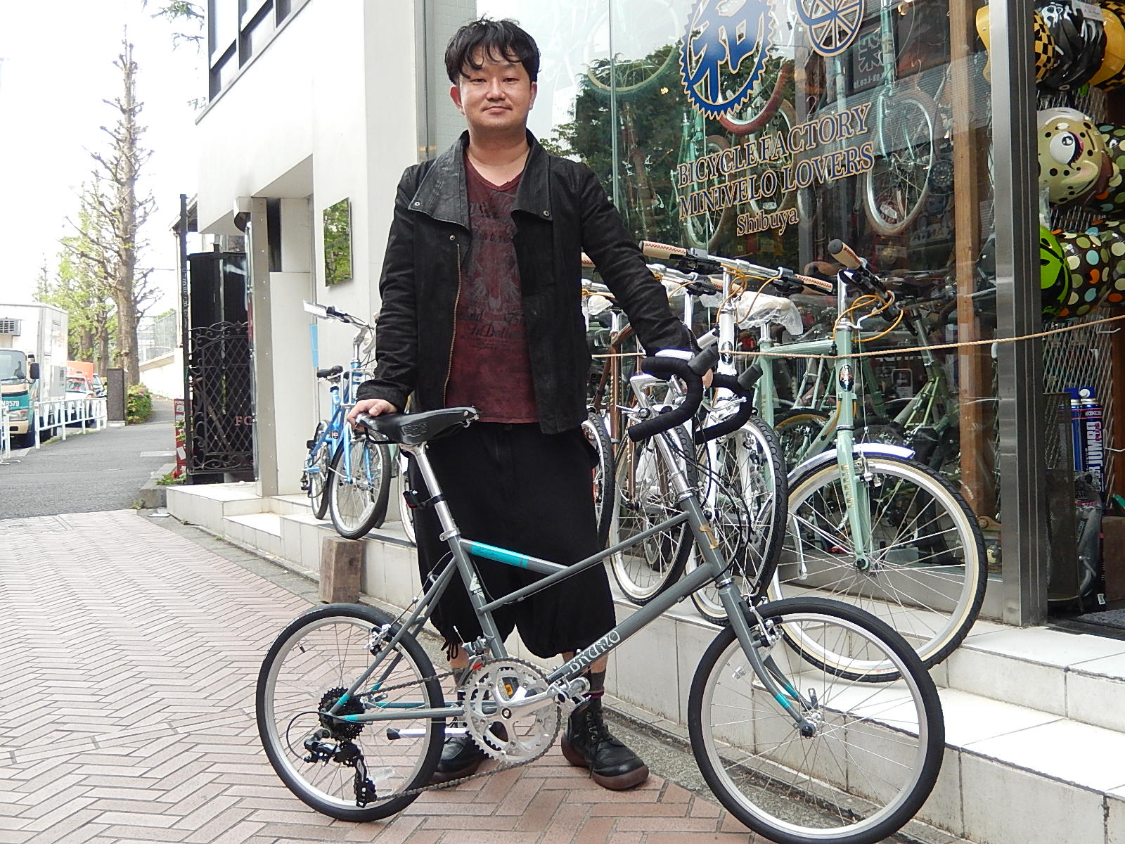 4月25日 渋谷 原宿 の自転車屋 FLAME bike前です_e0188759_16263970.jpg