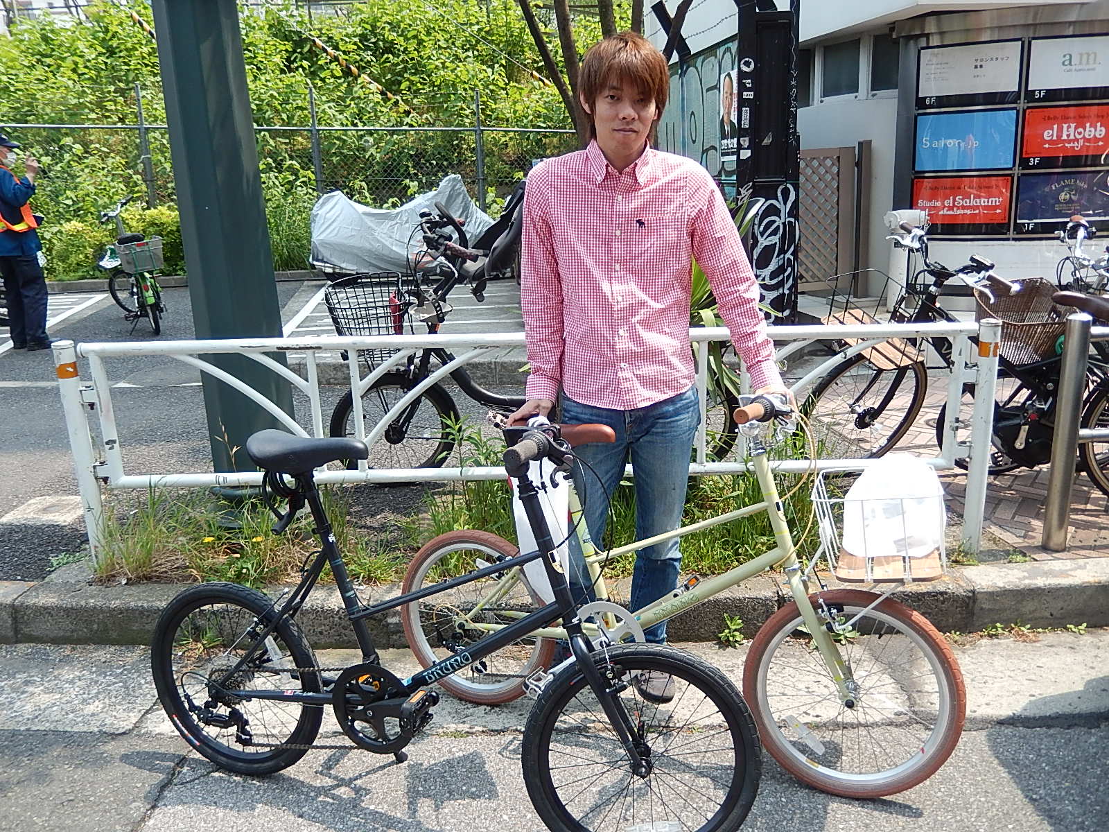 4月25日 渋谷 原宿 の自転車屋 FLAME bike前です_e0188759_1630213.jpg