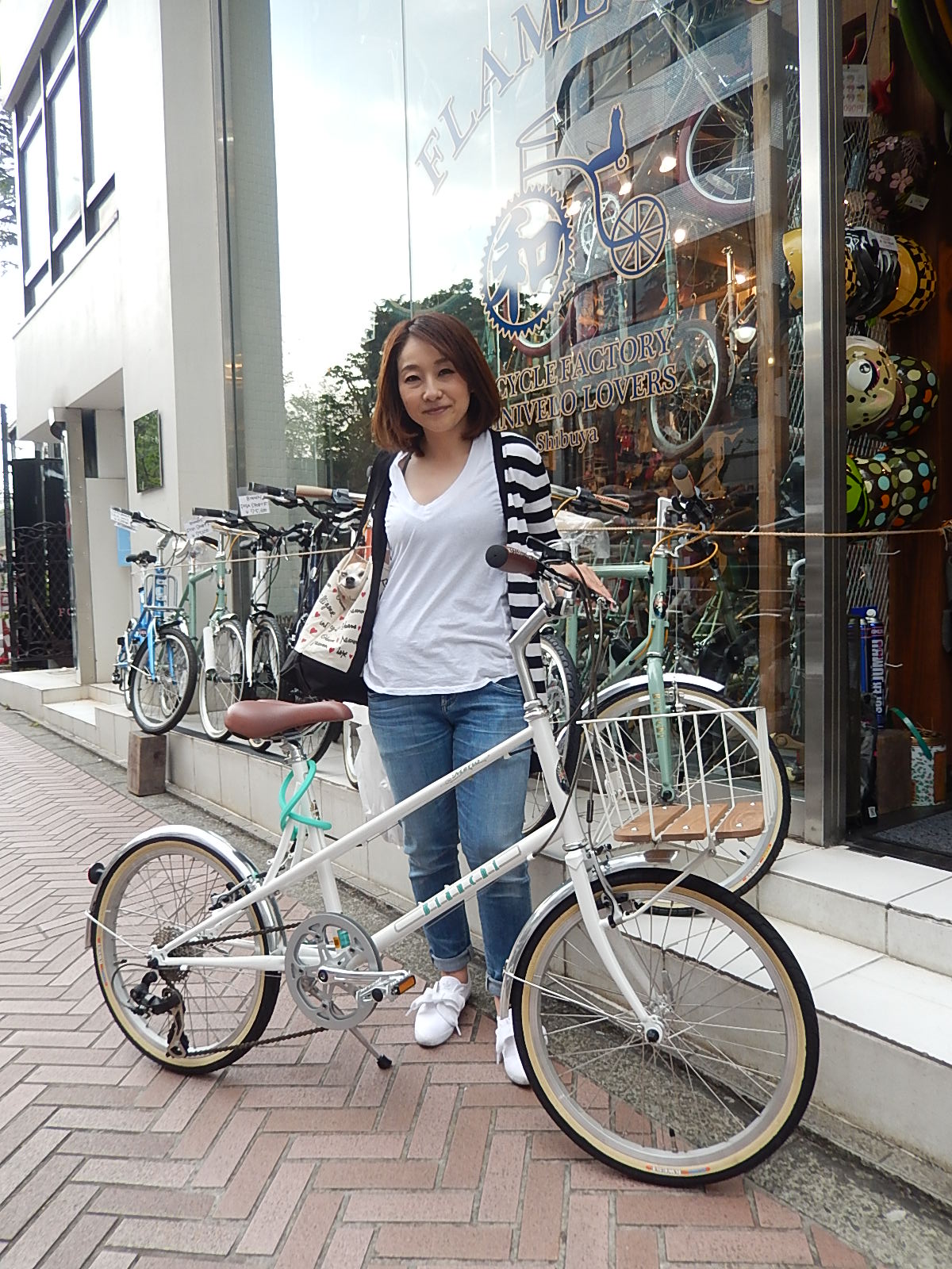 4月25日 渋谷 原宿 の自転車屋 FLAME bike前です_e0188759_17142666.jpg
