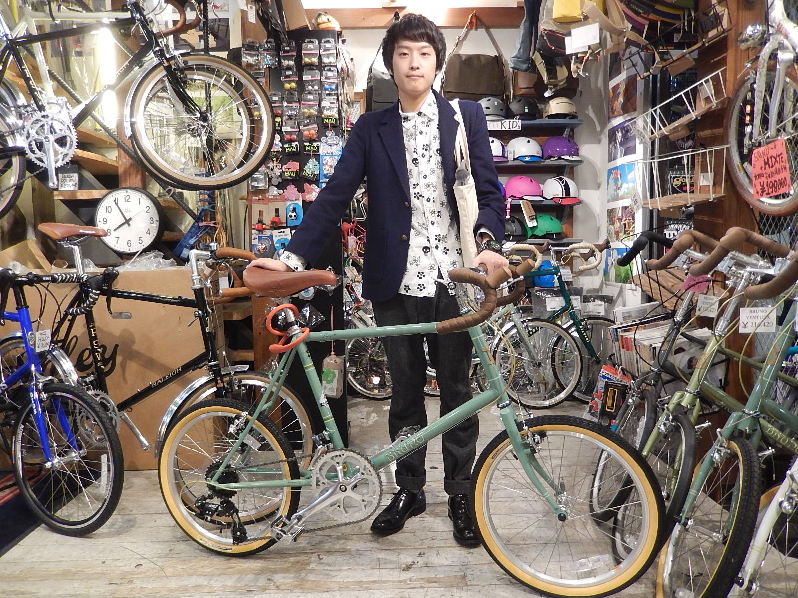 4月26日 渋谷 原宿 の自転車屋 FLAME bike前です_e0188759_16182148.jpg