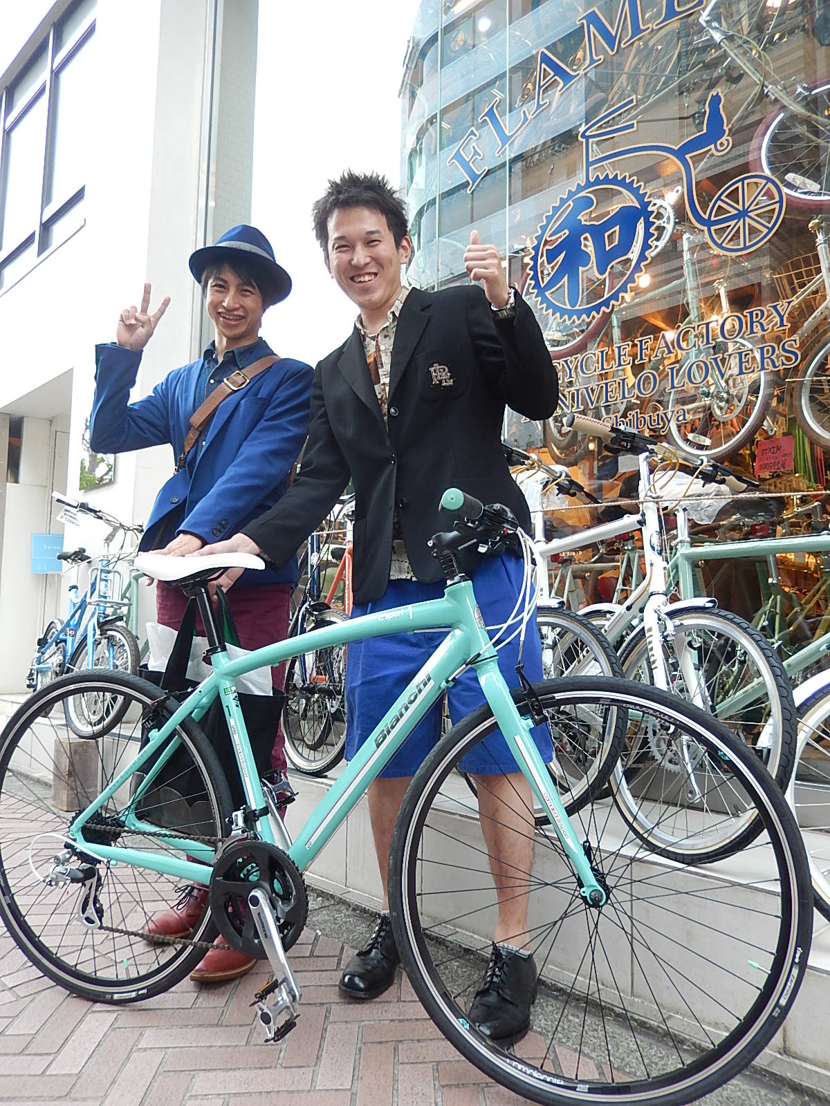 4月26日 渋谷 原宿 の自転車屋 FLAME bike前です_e0188759_1963868.jpg