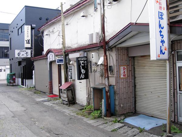 表の顔と裏の顔_e0338273_18570911.jpg