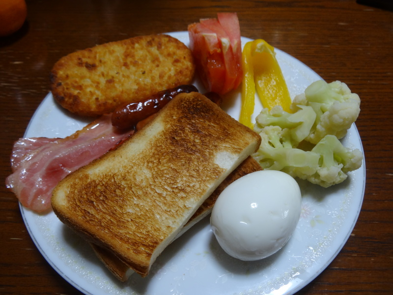 窯焼き叉焼丼、厚揚げの煮物、春雨と野菜の炒め物、烏賊の西京味噌漬けです。_c0225997_22543142.jpg