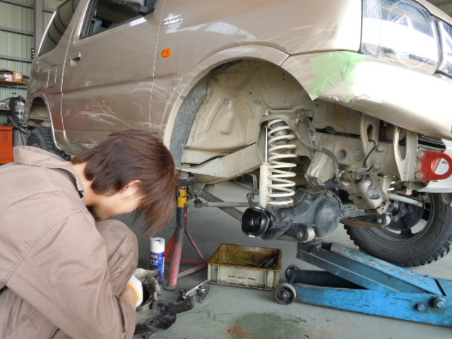 ジムニー JA22W ミッションオイル漏れ&JB23ドライブシャフト折れ修理中( ´ー`)_c0213517_1442822.jpg