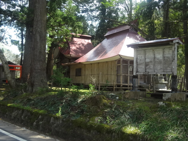 白山神社（上越市浦川原区虫川）_c0182455_10213075.jpg