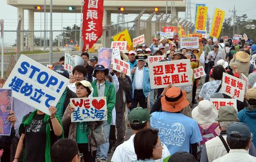 市民の抗議船が辺野古沖で転覆　ほか_f0212121_17485388.jpg